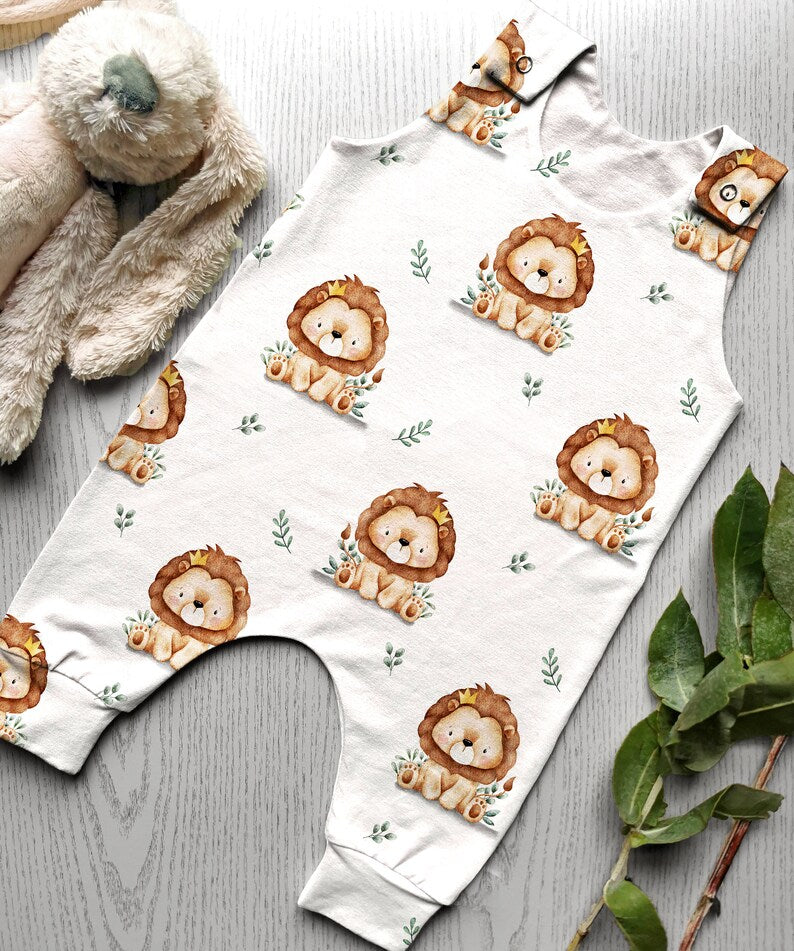 Animals lions white